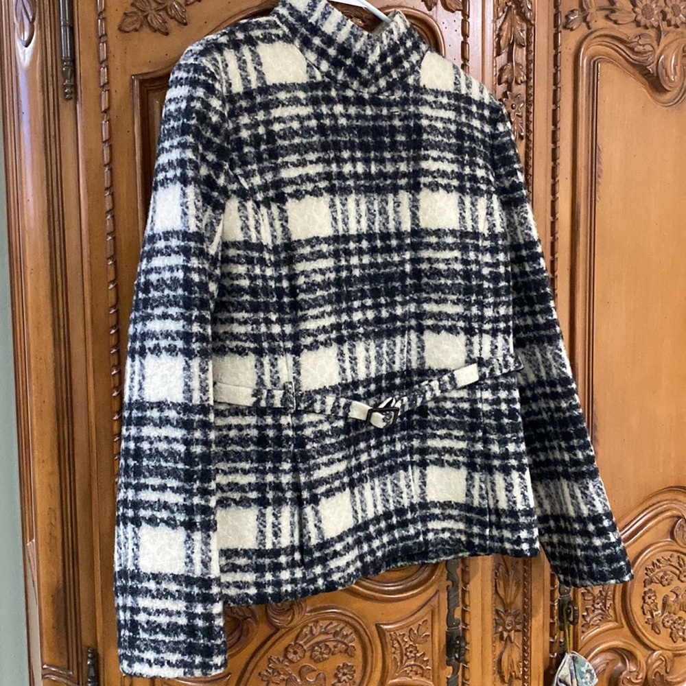 Banana Republic Black and Cream Checkered Blazer - Picture 2 of 6